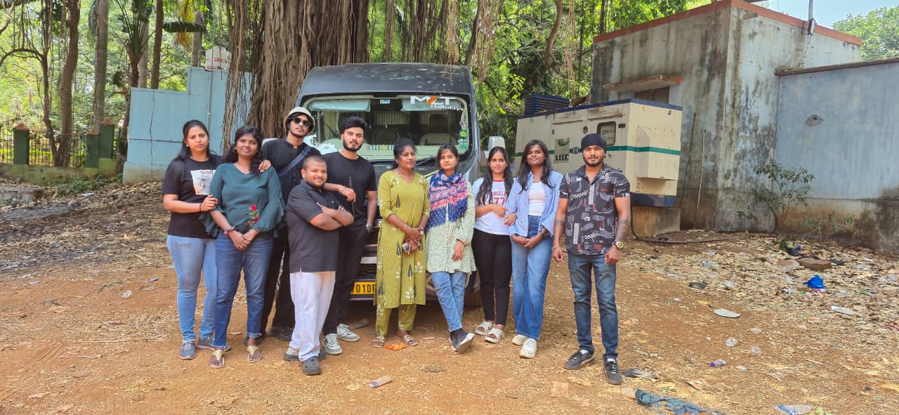 Happy travellers group 1